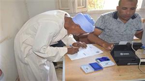 بالصور- زحام أمام مكاتب الشهر العقاري في الأقصر لتحرير توكيلات مرشحي الرئاسة 