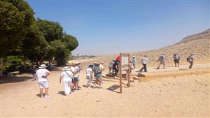 بالصور- وفد سياحي يزور المناطق الأثرية في المنيا