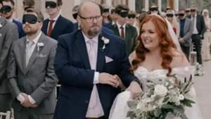 حفل زفاف في بريطانيا.. ظهور العريس والمعازيم معصوبي الأعين لهذا السبب