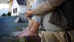 بعد تداول صورته.. أمن القاهرة يقدم الرعاية لشخص "مشرد" بوسط البلد