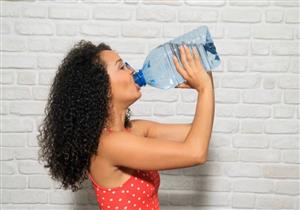 حسام موافي يحذر هؤلاء من شرب الماء بكثرة