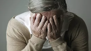 كدمات الحزن.. علامات جسدية  تكشف معاناتك النفسية - احذرها