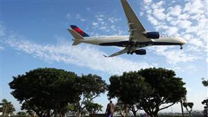 واقعة غريبة.. هبوط طائرة اضطراريا والسبب "حفاضات"