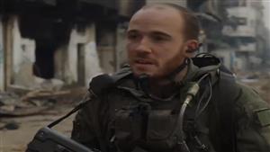 بالفيديو.. هروب ضابط إسرائيلي أثناء  حوار صحفي في غزة بسبب المقاومة