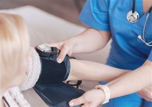 علامة في الأنف لا تتجاهلها.. مؤشر للإصابة بارتفاع ضغط الدم