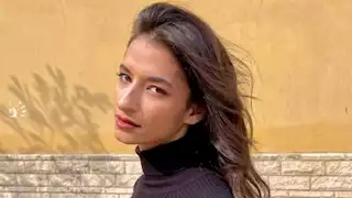 بجيبة قصيرة.. أميرة أديب تخطف الأنظار على هامش "القاهرة السينمائي"