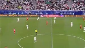 إعلاميون يستمعون إلى كلمة "أبوعبيدة" في مدرجات مباراة كأس آسيا (صورة)