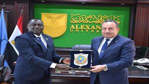 بالصور- سفير تنزانيا بالقاهرة يزور جامعة الإسكندرية