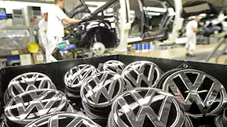 فولكس فاجن تعلن انهيار أرباحها في آخر ستة أشهر من 2025