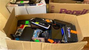 بالصور- "موبايلات في كراتين" أمام لجان الشهادة الاعدادية في بورسعيد - صور