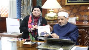 "الأطفال يسألون الإمام".. شيخ الأزهر يرد على أسئلة النشء في كتاب بمعرض القاهرة الدولي