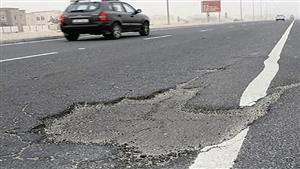 تحرك فوري لإصلاح عدد من الحُفر بالطبقة الأسفلتية بطريق "الصعيد الحر-القاهرة"