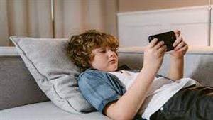 قضية مهمة ناقشها "وبينا ميعاد".. كيف تحمي طفلك من مشاهدة اللقطات الإباحية؟