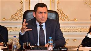 انخفاضات في الفترة المقبلة.. رئيس "صناعة النواب" يكشف موعد انتهاء أزمة الدولار نهائيًا