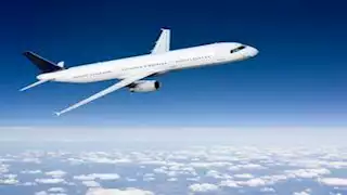 هتسافر في العيد؟.. احذر تناول هذه الأطعمة في الطائرة