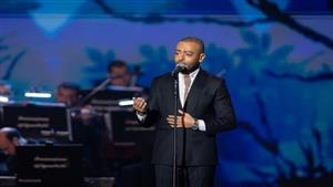 تامر عاشور يكشف عن تعاونه الأول مع "بنش مارك" في أولى أغانيه "هيجيلي موجوع"