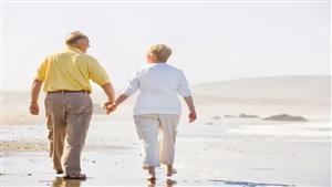 تحول تاريخي.. بيانات تكشف تقلص الفجوة العمرية بين النساء والرجال