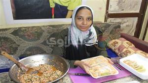"مطبخ نسمة يكفي من الحبايب ألف".. أصغر شيف بالوادي الجديد تعول أسرتها بوجبات منزلية
