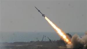 صواريخ الحوثيين في البحر الأحمر تجبر سفينتين أمريكيتين على تغيير مسارهما