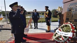 بالصور- محافظ بورسعيد يزور قوات الأمن للتهنئة بعيد الشرطة