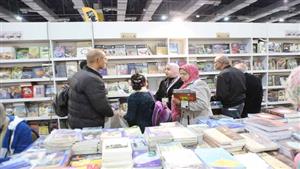 معرض الكتاب.. طوابير طويلة في الساعات الأولى من اليوم الرابع- صور