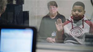 السمع يعود لطفل أصم بعد هذا العلاج؟.. ما القصة