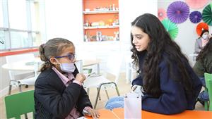 بالصور| ياسمينا العبد تزور مستشفى 57357 لسرطان الأطفال 