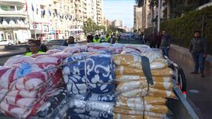 بالصور- "صناع الدفا" مبادرة لتوزيع بطاطين الشتاء بالبحيرة 