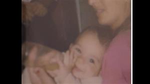 شيري عادل تنشر صورة رفقة والدتها في مرحلة الطفولة