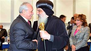 محافظ الأقصر يزور كنائس الطوائف المسيحية للتهنئة بعيد الميلاد