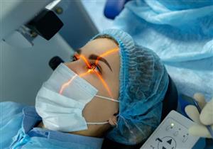 طبيب عيون يحذر: عملية الليزك غير مناسبة لهؤلاء