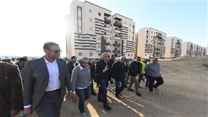 وزير الإسكان يتفقد وحدات "سكن لكل المصريين" بالسويس الجديدة
