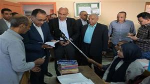 رئيس الوزراء يتابع انتظام العملية التعليمية وجهود خفض كثافة الفصول في الأقصر 