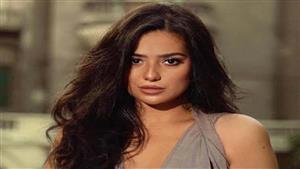 "أمام البحر".. ثراء جبيل تتألق في أحدث ظهور لها