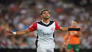 فرانكفورت يكشف "لمصراوي" حقيقة انتقال مرموش لمانشستر سيتي