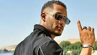 محمد رمضان يوضح حقيقة فيديو سقوطه على المسرح