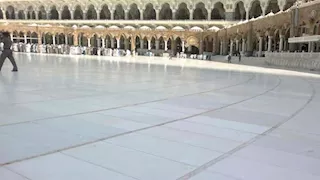 كسرين بالساق.. تفاصيل إصابة رجل الأمن السعودي خلال إنقاذه معتمرا حاول الانتحار