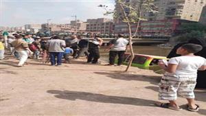 "السواق سابه ونزل يشرب".. لحظة سقوط أتوبيس شبرا في ترعة الشرقاوية "فيديو"