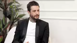 أحمد الفيشاوي ينشر صورًا تجمعه بمؤلف فيلم "سفاح التجمع" 