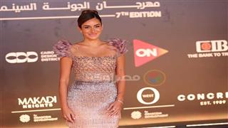 بلوك ناعم.. أمينة خليل تخطف الأنظار في خامس أيام الجونة 