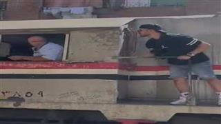 "عايز أجيب مشاهدات".. ضبط شاب  تسبب في توقف أحد القطارات بالقليوبية