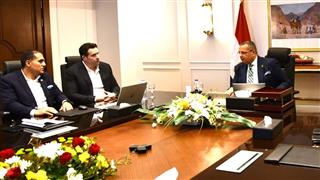 محافظ جنوب سيناء يستعرض مقترحات لإعادة تشغيل الفنادق المغلقة بشرم الشيخ 