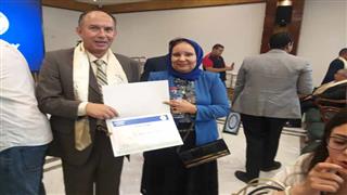 رفض الزواج من أجل بناته.. "الأب القدوة" ببورسعيد: "ربنا وقف معايا" - فيديو وصور 