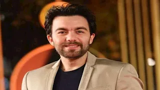 شريف رمزي يطمئن على تامر حسني بعد خضوعه لعملية جراحية