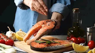 مع اقتراب العيد.. 4 أسماك تعزز صحة القلب والدماغ والعظام