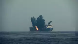 الحوثيون باليمن يعلنون استهداف سفينة نفطية إسرائيلية شمالي البحر الأحمر