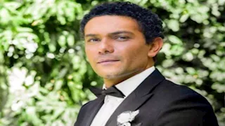 آسر ياسين يشارك جمهوره صورًا من عطلته الصيفية بصحبة شقيقه