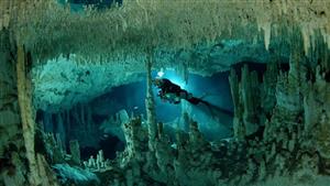 هاوية هرانيتسا.. أعمق كهف للمياه العذبة على وجه الأرض عمره 14 مليون سنة  