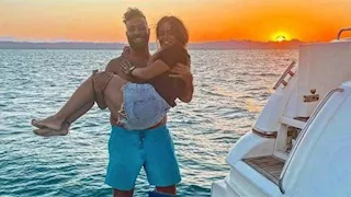 "ساهمت في تعافيه من الخمور".. 20 صورة وأبرز المعلومات عن قصة حب ميدو وزوجته