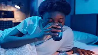 هل تستيقظ فجأة في منتصف الليل؟- إليك السر وراء ذلك 